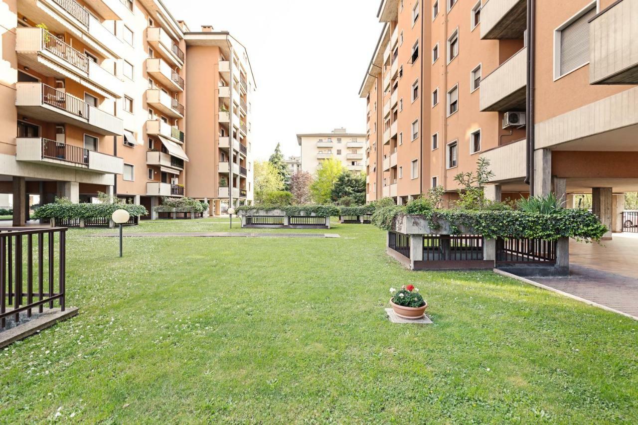 Colourful Flat Borgo Roma Apartment