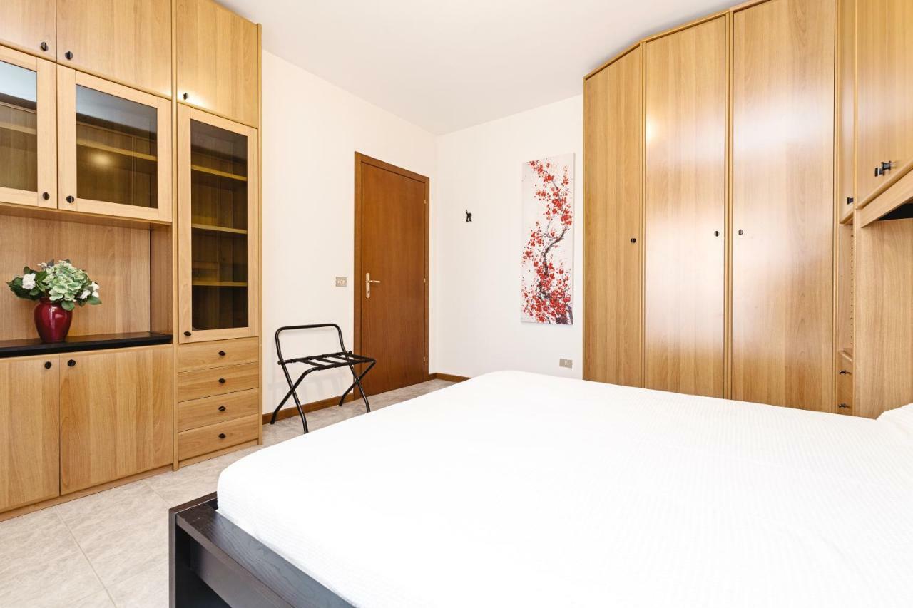 Apartment Colourful Flat Borgo Roma